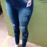 Calça jeans feminino rasgada